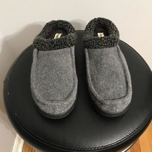 Dearfoams Cozy Comfort Gray Wool/Shearling look Slippers